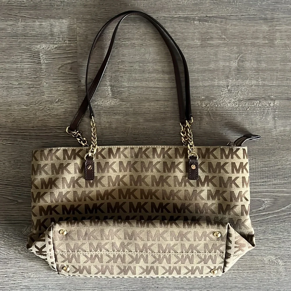 Michael Kor’s Purse - Picture 3 of 4